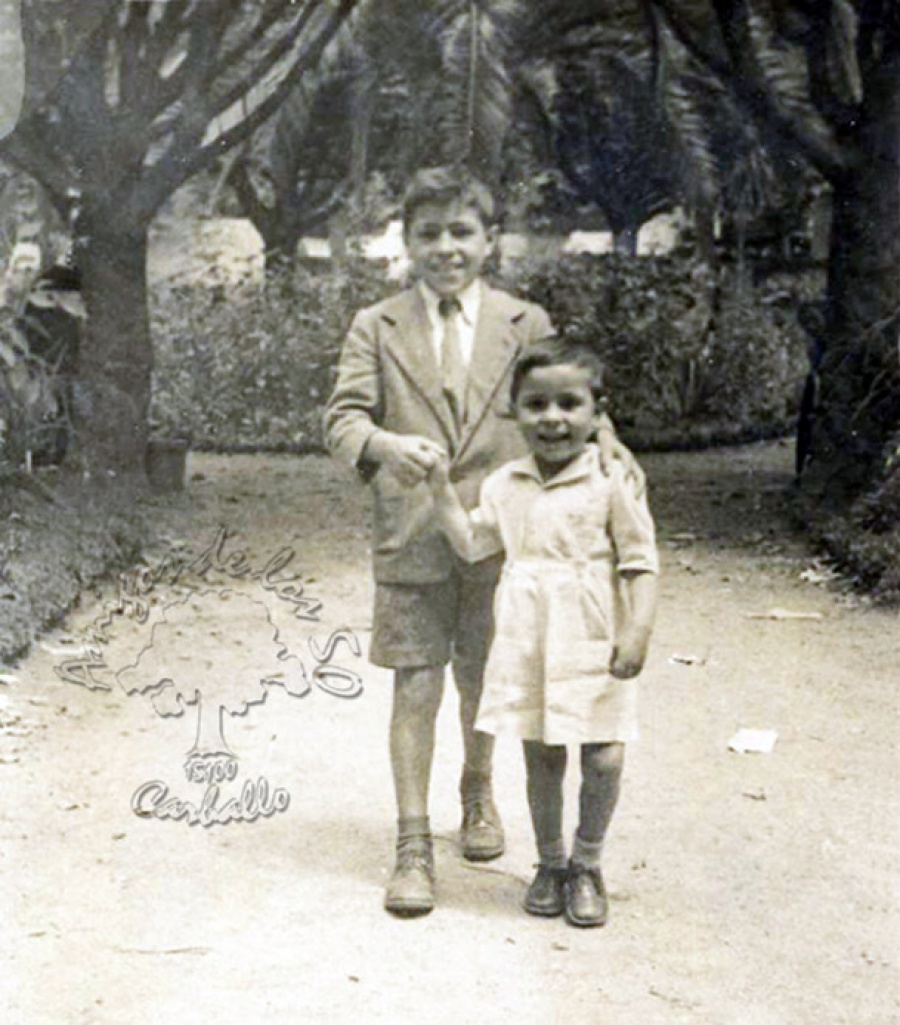 1949 - Posando en los jardines